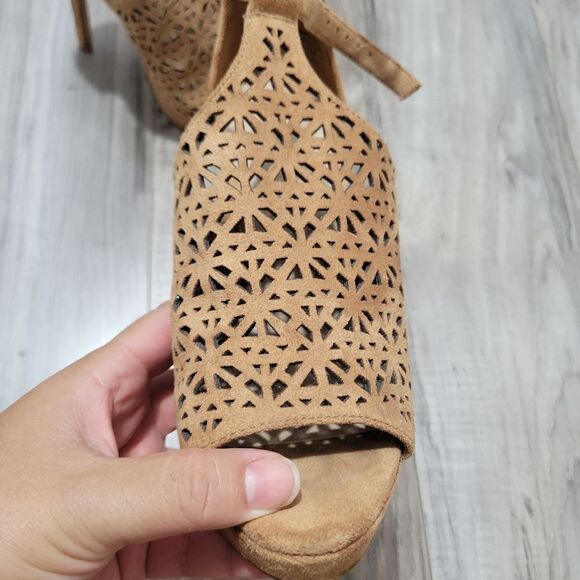 Aldo Vizzola heeled peep toe sandal. Approx 5” stiletto heel, 1” platform. - Picture 6 of 10